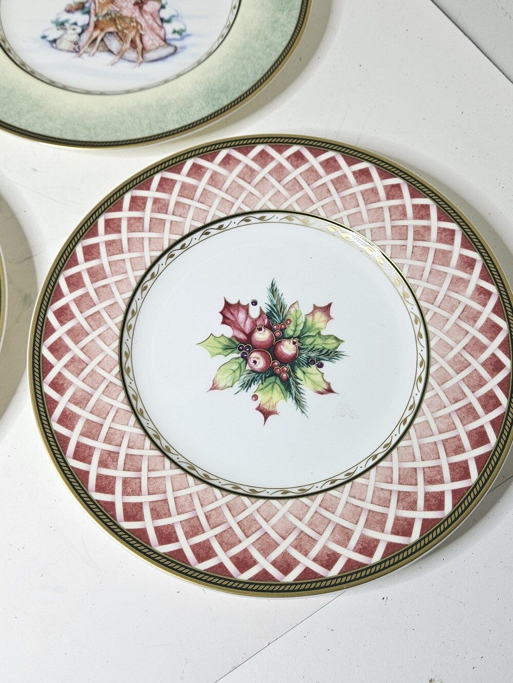 Fitz & Floyd Winter Holiday Collector Plates Santa Portrait Rose Wreath Set Of 4 - Picture 2 of 9